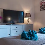 Vintage Apartment *